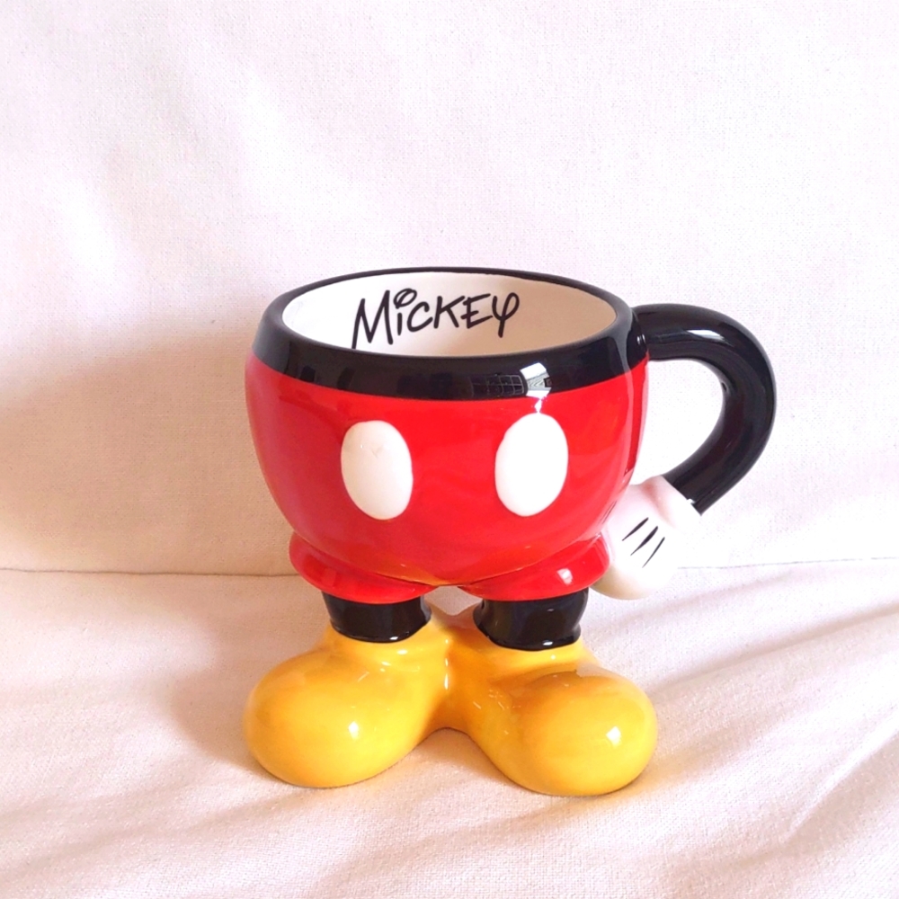 Mickey mouse arm 3d mug cup Disney park like new condition collectable vintage